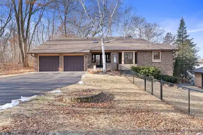 Image de Woodland Retreat 5 minutes to Downtown Stillwater great amenities & pet friendly