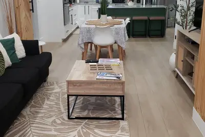 Image de 3-bedroom townhome in George Town, brand new, spacious, close to beaches