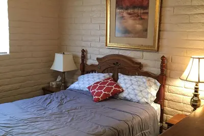 Image de 2-bedroom condo with Ac, WiFi in Glendale