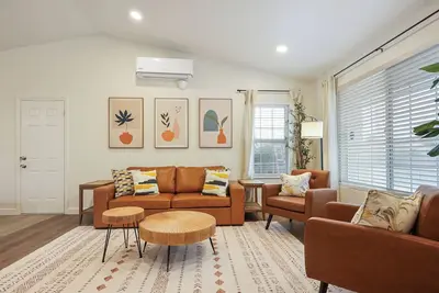 Image de Kid-friendly 3-bedroom house in Escondido with Ac, WiFi, KingBed, Travel Crib