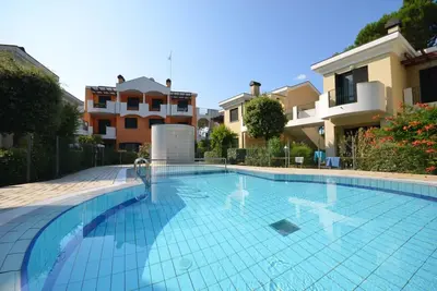 Image de Retraite amusante et confortable avec piscine partagée