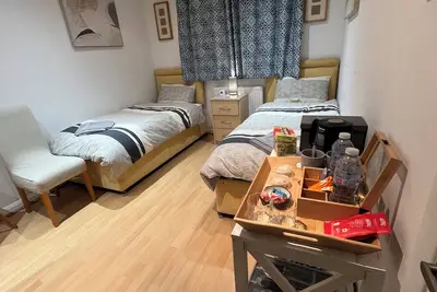 Image de Comfortable Twin Bedroom with shared shower room at The Bungalow in Kettering.