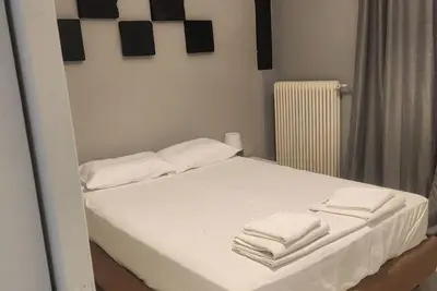 Image de olokliro dianerisma 2 krevatokameres, plires epiplomeno, sto kentro