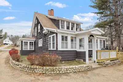 Image de Dog-Friendly British Bungo by the River