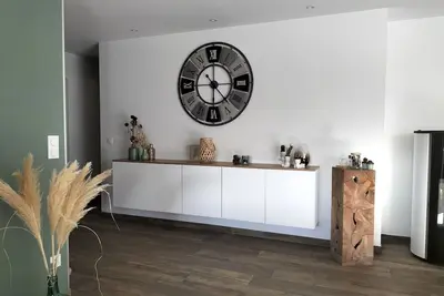 Image de Maison Contemporaine avec Piscine et Vue Panoramique à Salernes