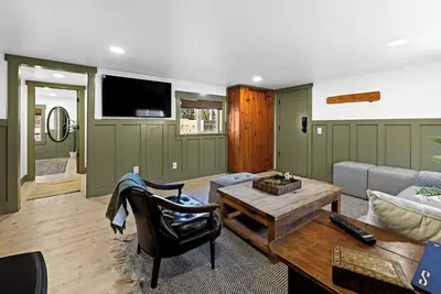 Image de Stylish Downtown McCall Cottage