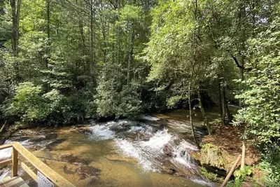 Image de Waterfall Retreat! -Riverfront 2-bedroom/ 2 Bath-Kitchen-Near Tallulah Gorge