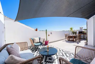 Image de Charming Two Bedroom House in Praia Da Luz, Lagos. Beautiful terrace!