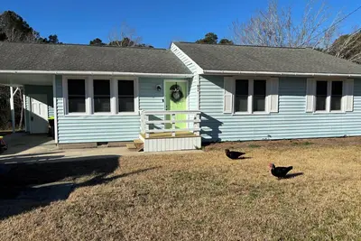 Image de 4-bedroom bungalow in Swansboro with kayaks and water access in the back