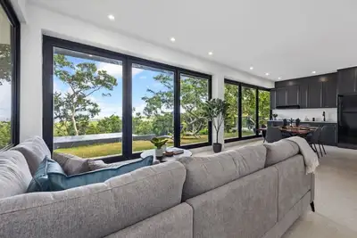Image de Ocean view relaxing retreat, pool + hike to beach