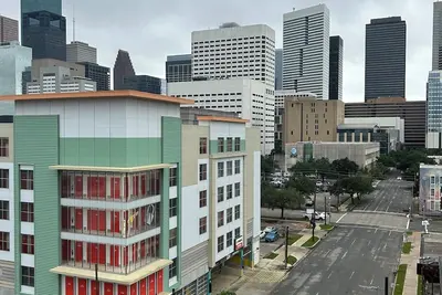 Image de Cozy apartment in enjoyable Houston with Ac, WiFi, fitness room