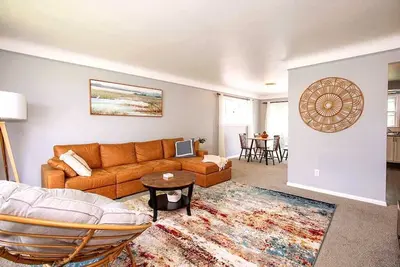 Image de Cozy 3 bed home\nNEW On Vrbo Discounted Price, Excellent Reviews Other Platforms