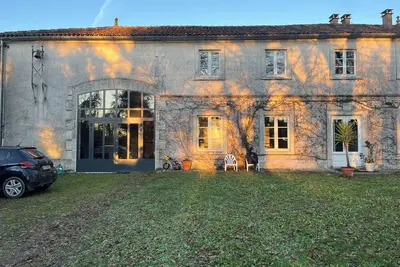 Image de Maison Charentaise au coeur des vignes et très ensoleillée à 15 min de Cognac
