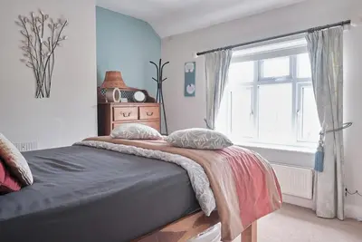 Image de Charming cottage by a stream with trails from the doorstep in the peak district