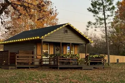 Image de Cozy Cabin in wooded setting w/Hot Tub
