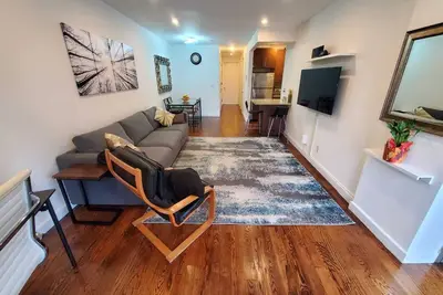Image de Charming 2-bedroom apartment with Ac, WiFi  everything you'll need in Astoria