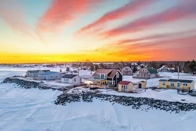 Image de Oasis on the Shore; refer to Property Id 9663649.