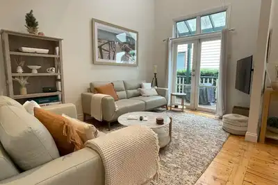 Image de Central Lorne Gem Beach & Town Centre at Your Door