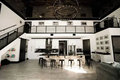 Image de Lakefront Luxury With Hot Tub & 30 Mins. From Theme Parks