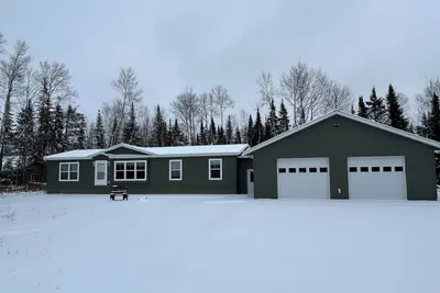 Image de Clean and Cozy Up North Home