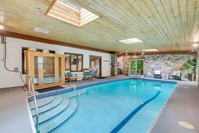 Image de Mount Pocono Private Heated Indoor Heated Pool Jacuzzi Sauna Camelback Ski Shawn