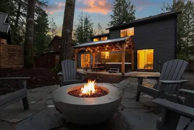 Hot Tub • Fire Pit • Arcade • Mt Hood Escape