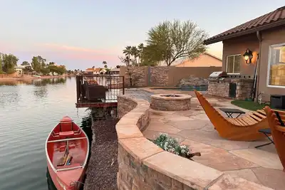Image de 3-bedroom Lake front villa in Casa Grande. with heated pool & spa. Kayak & bikes