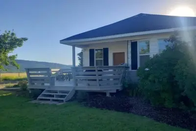 Image de Authentic pioneer \n2 bedroom ranch farmhouse in beautiful Teton Valley Idaho.