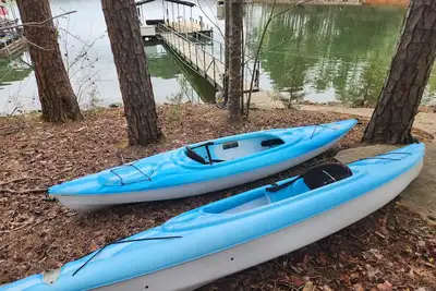 Image de Cozy cabin on the lake with a dock