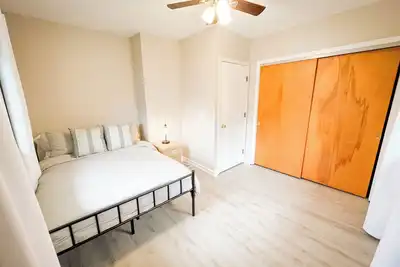 Image de Spacious 4-bedroom Off-Campus House