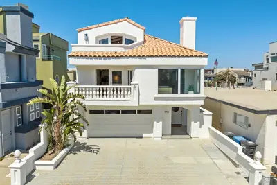 5 beds 4 Bedroom 5 bath New Seaside Oasis  pool/ping pong table