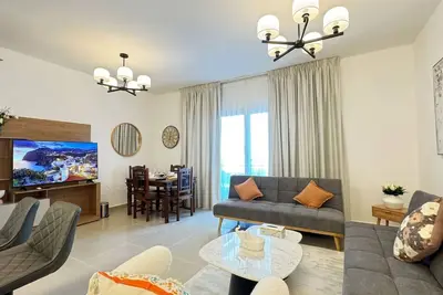 Image de Al Reef Retreat: Your 1br w/ Sofa Beds, Pool & Gym