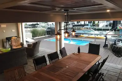 Image de Waterfront 5-bedroom w/heated pool Normandy Beach