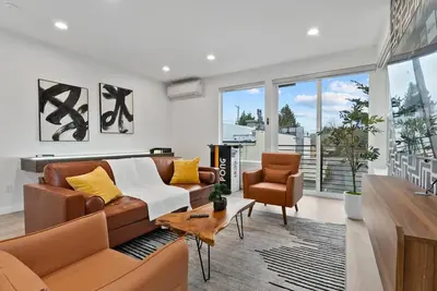 Image de Ballard Hangout - Arcade, Covered deck, Sleeps 10!