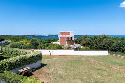 Image de Appartement de deux chambres avec la terrasse et la vue sur le mer Stinjan, Pula (A-23546-b)