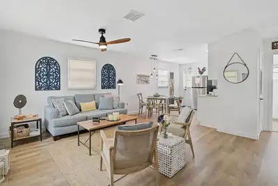 Image de Sunrise Villa - Close to Beaches, Bbq, Outdoor Dining, Hammock, Parking for Boats and Motorcycles!