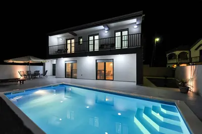 Image de Maison pour la famille avec la piscine Privlaka, Zadar (K-23636)