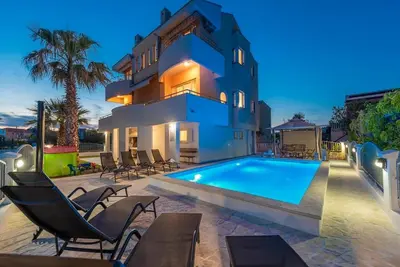 Image de Maison pour la famille avec la piscine Privlaka, Zadar (K-23642)