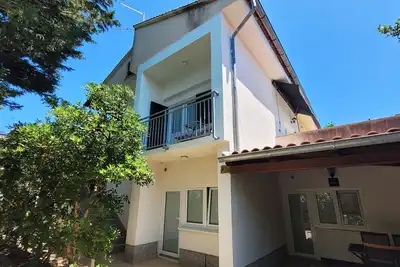 Image de Appartement de deux chambres avec la terrasse et la vue sur le mer Krk (A-23675-a)