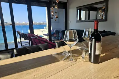 Image de Appartement de deux chambres prés de la plage Omisalj, Krk (A-23681-a)