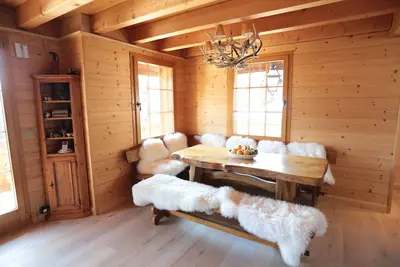 Image de Beau chalet, feux de bois, jacuzzi, pres  de marche des remontées mécaniques