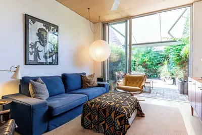 Image de Stylists Light-Filled Newtown Family Home