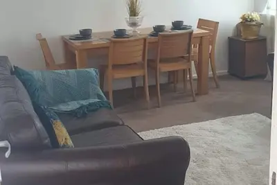 Image de Spacious 5-Bed Home in Bolton — Built for Contractor Stays and Large Groups