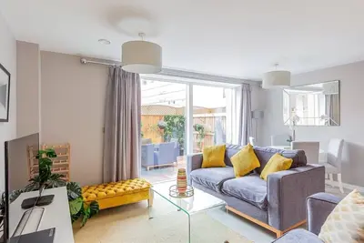 Image de Three bedroom apartment near Cabot Circus w. Parking sleeps 5 - Hopewell
