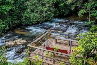 Image de #9 Waterfall Retreat-King/Full Suite-Fire Pit-Riverfront-Rockers- No Pets