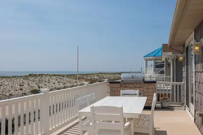 Image de The Ocean Avenue Oasis- Newly Renovated