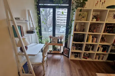 Image de Appartement lumineux et spacieux dans une résidence boisée avec parking