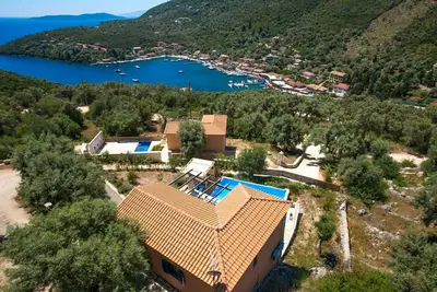 Image de New Listing:Villa Eleanor with stunning views, Just a 13 minute walk to the Bay.