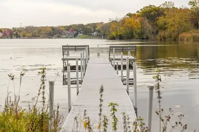 Image de Monthly and Seasonal Large Petite Lake 4/4 Lakehouse Retreat with Hot Tub