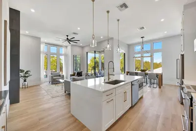 Rooftop+Balcony/Elevator/Fenced Yard! Downtown Lux Townhome